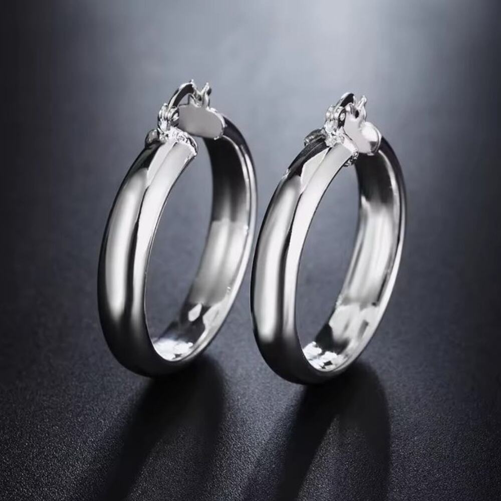 925 Sterling Silver Hoop Dangle Earrings 1.5 in. x 3 mm. Womens 90s Y2K Fashion